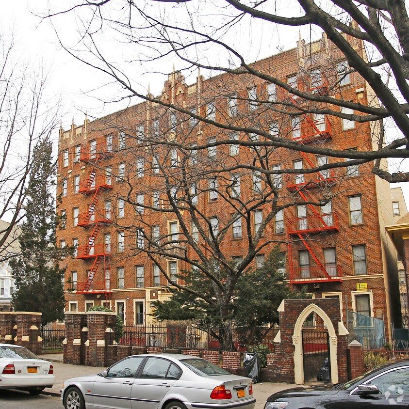 Building Photo - 223 Lenox Rd