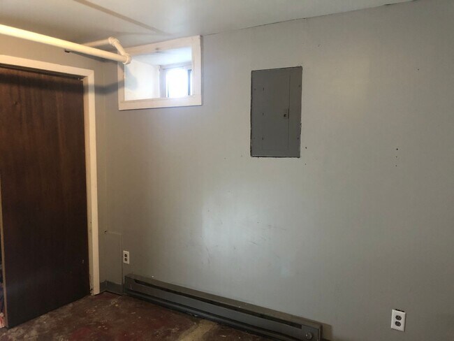 Foto del edificio - AVAILABLE JUNE 2025 - 3 BED 2 BATH