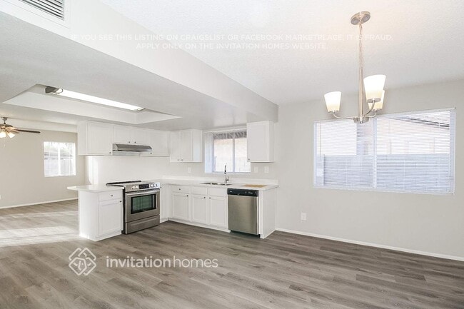 Foto del edificio - 4243 W Michelle Dr