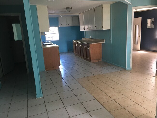Building Photo - 8125 Pittman Ave