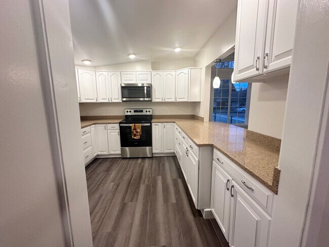Foto del edificio - Remodeled 3 Bedroom Woodburn Home!
