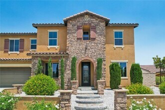 Building Photo - 35676 Small Pine Ct