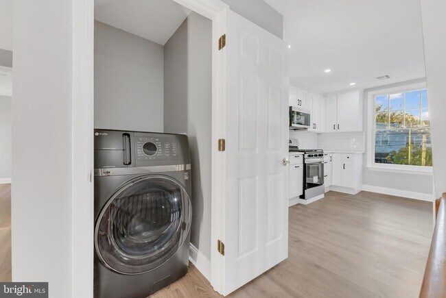 Foto del edificio - 15 N Main St