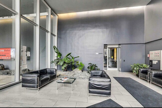 Foto del edificio - 235 W Van Buren St