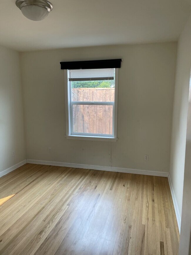 Foto del edificio - 7739 15th Ave NW