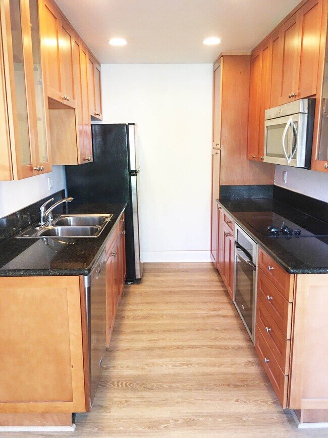 Upgraded kitchen - 8604 Via Mallorca