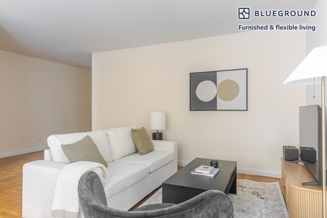 Building Photo - 30 Park Ave