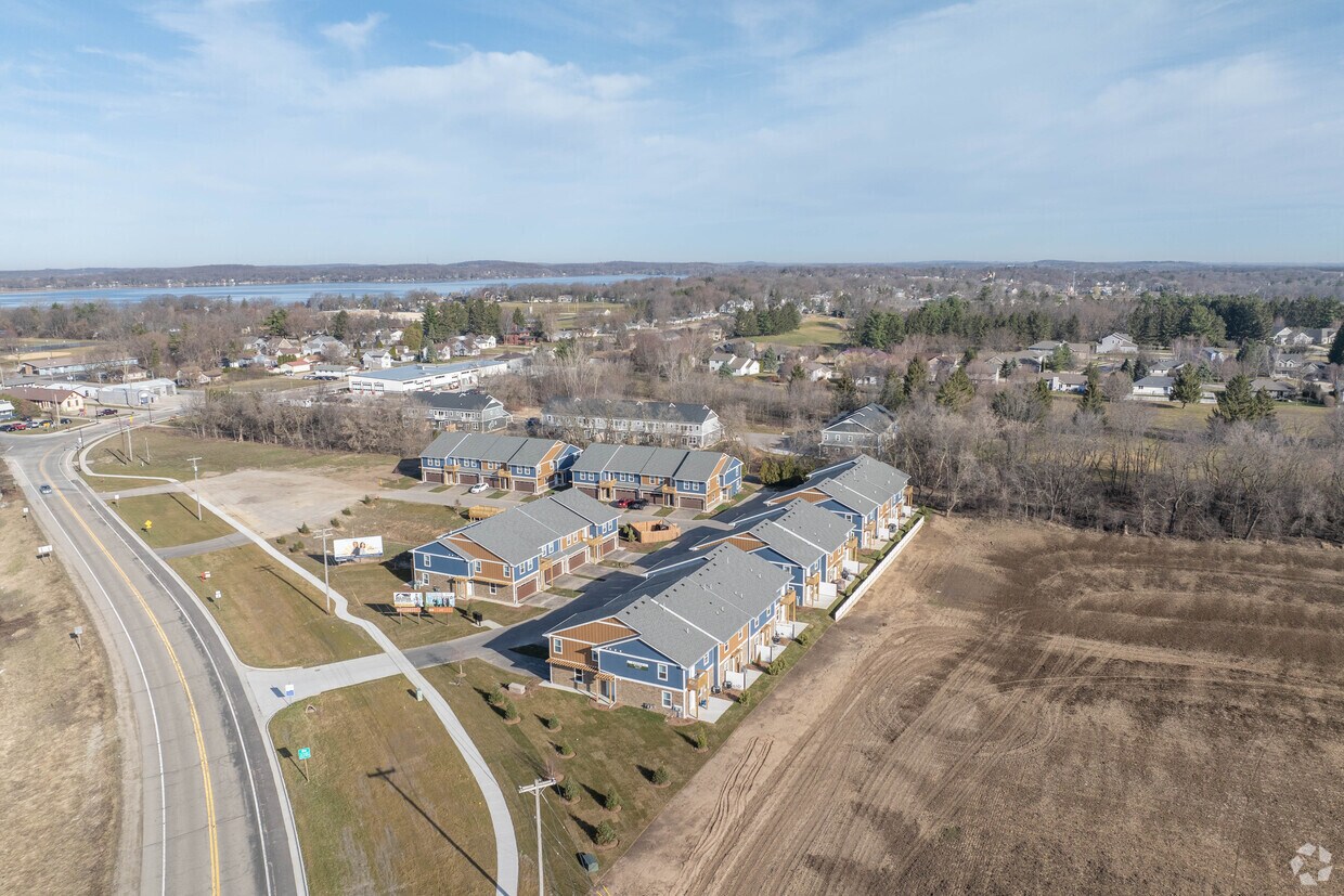 Context - Lake Mills Townhomes