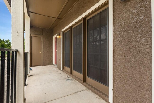 Foto del edificio - 5859 Frankford Rd