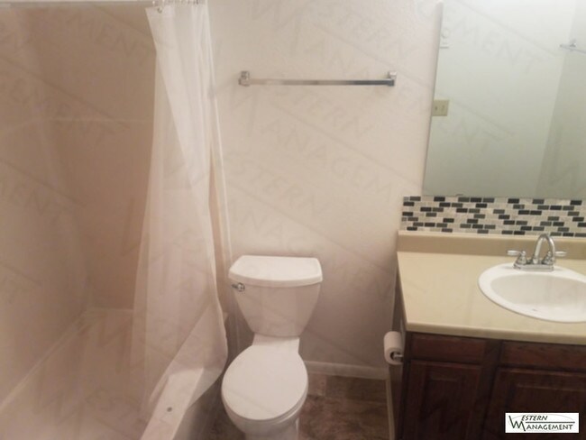 Foto del edificio - 1584 Governors Blvd