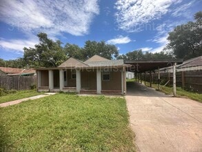Building Photo - 3352 N Park Pl