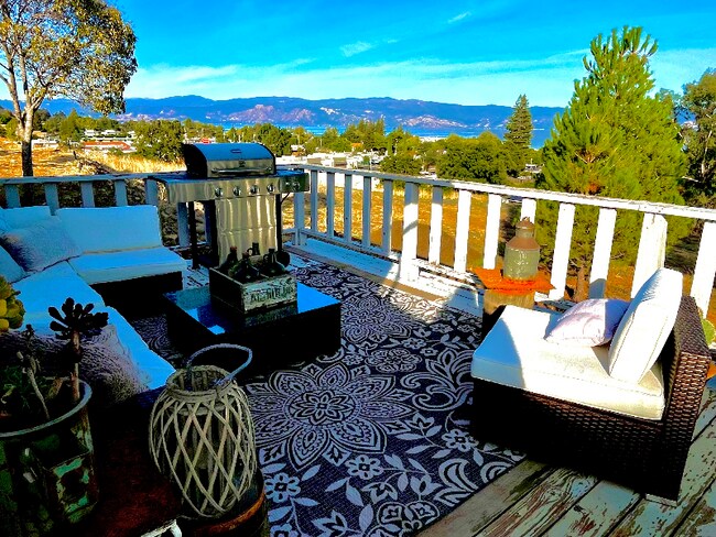 Foto del edificio - 300 Grace Ln