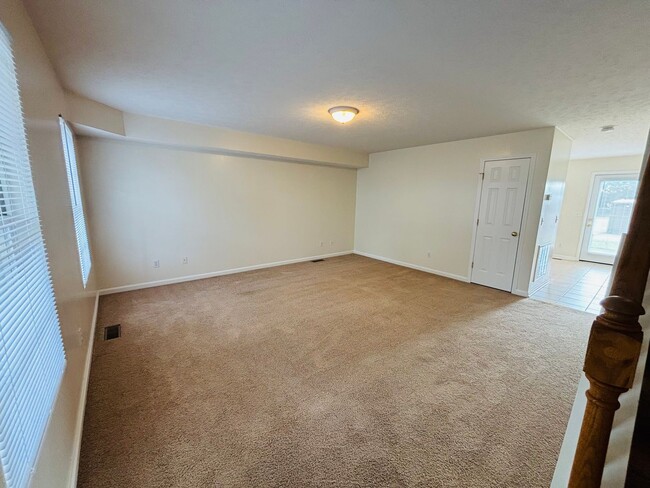 Building Photo - 2 Bedroom, 2.5 Bath Townhouse
