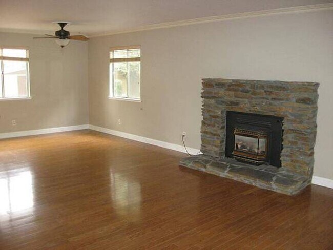 Foto del edificio - 4154 W. Galaxy Ave.  (Bullard & Figarden) ...