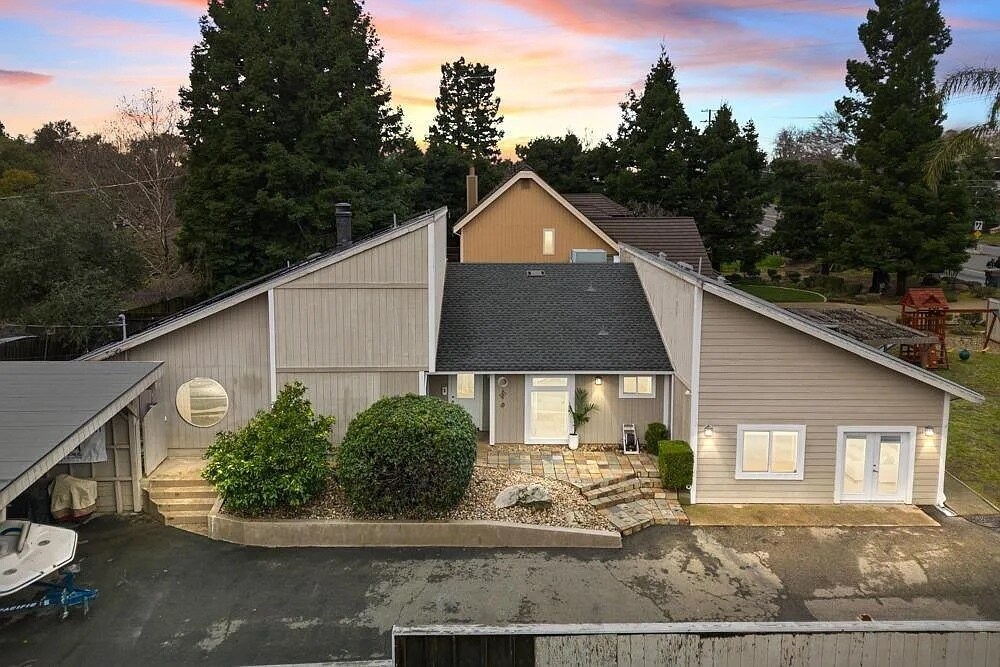 Primary Photo - 7460 Douglas Blvd