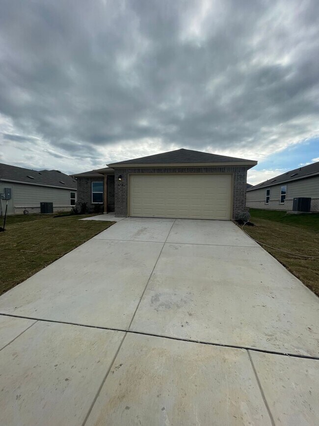 Foto del edificio - *New Year, New Home Special* BRAND NEW Thr...