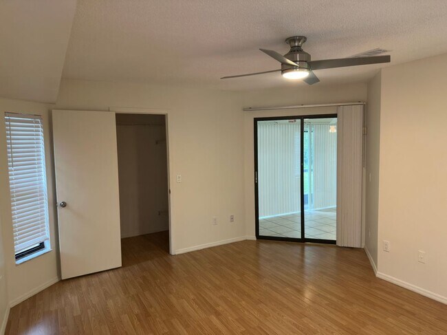 Building Photo - 2029 Lake View Blvd