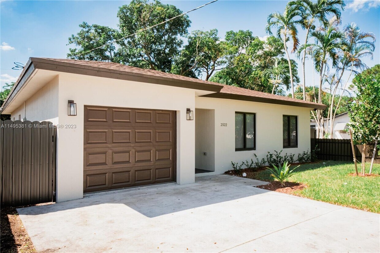 Primary Photo - 2522 NW 9th Pl