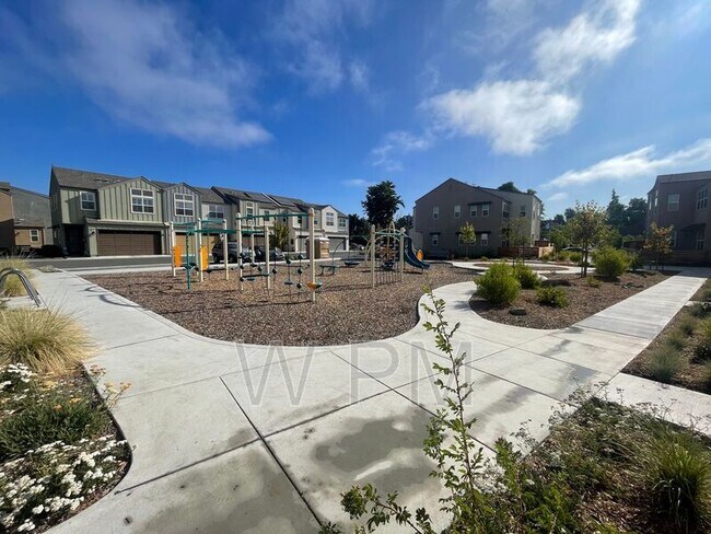 Building Photo - 43 Yarrow Wy