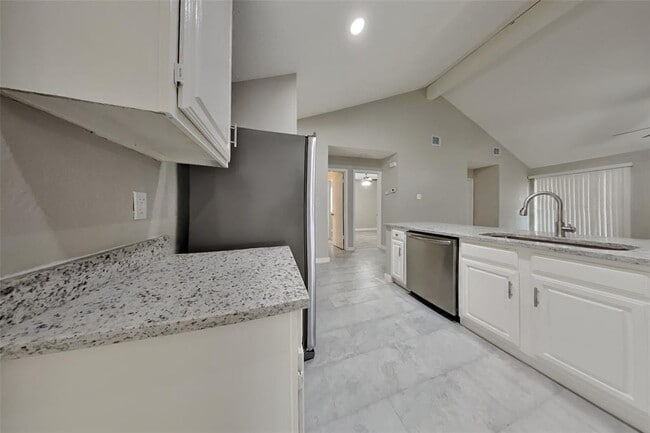 Building Photo - 10207 Horseshoe Bend Dr
