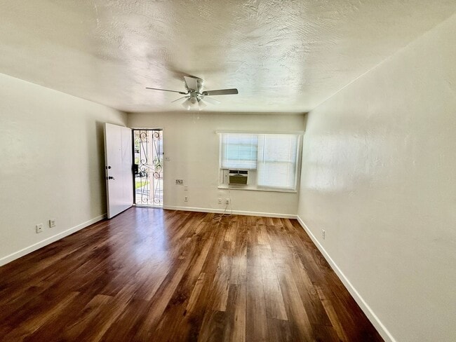 Foto del edificio - 1006 S Howard St