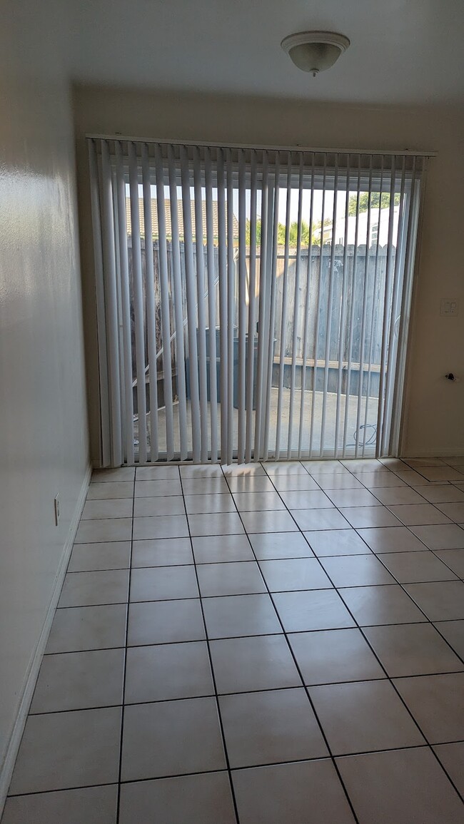 Comedor - 1020 St Malo St S