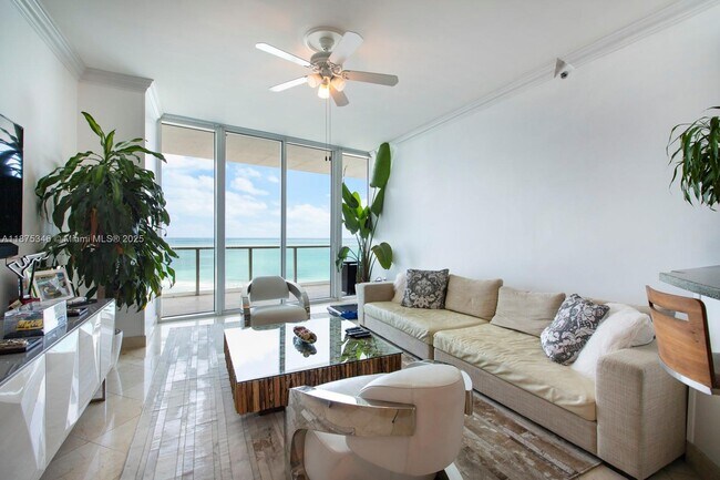 Foto del edificio - 100 South Pointe Dr