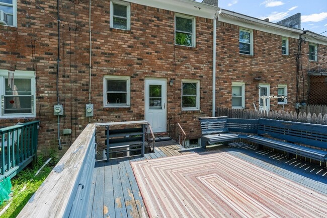Building Photo - 196 Mount Hope Dr