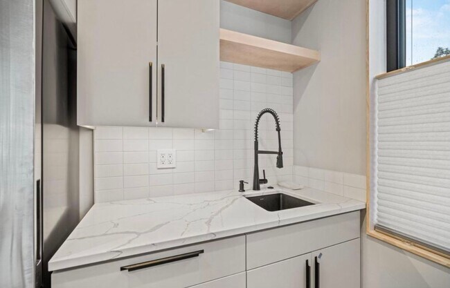 Foto del edificio - One bedroom apartment on Bend's SW side. E...