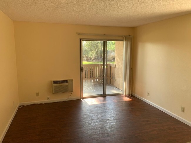 Foto del edificio - 1051 Rock Springs Rd