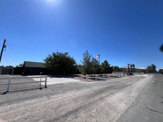 Building Photo - Northwest Valley Horse Property with Stalls