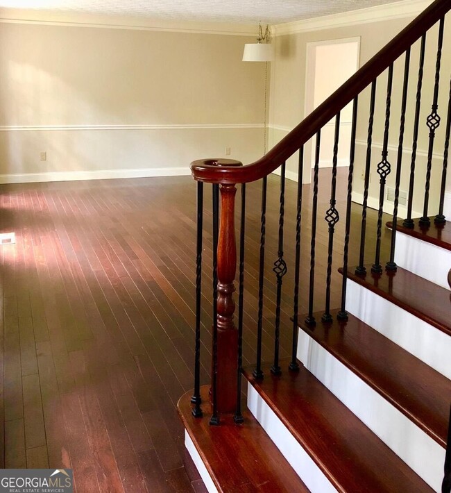 Building Photo - 2408 Crooked Tree Ct NE