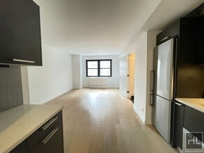 Building Photo - East 39th Street