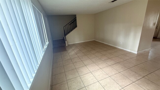 Building Photo - 2155 Hazlitt Dr