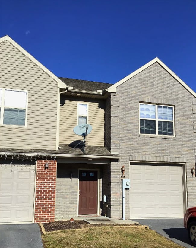 Building Photo - 228 Meriweather Dr