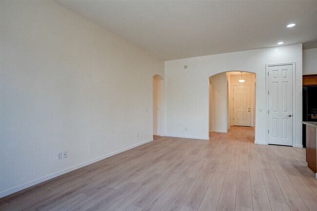 Building Photo - 3 Bedroom, 2 Bathroom Townhome in Granvill...