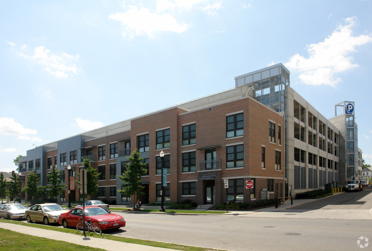 Building Photo - 43-71 E 11th Ave