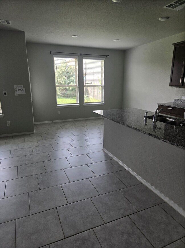 Foto del edificio - 40204 S Hill Pass