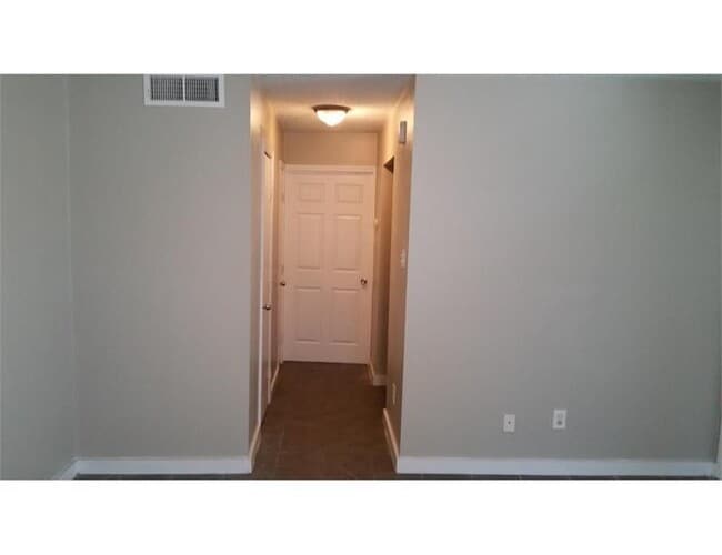 Building Photo - 10921 Roger Dr