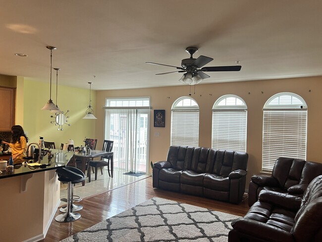 Building Photo - 2109 Liesfeld Pky