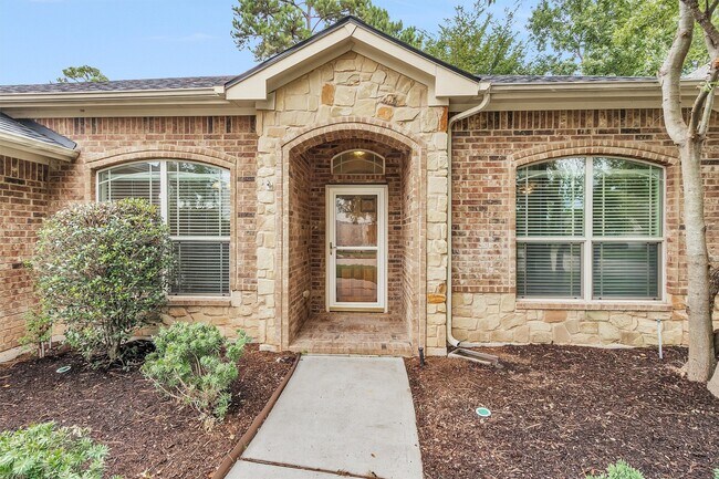 Foto del edificio - 12822 Lakeshore Dr