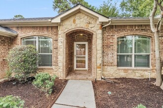 Building Photo - 12822 Lakeshore Dr
