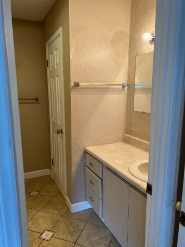 216 Knoll Dr Unit 200, Bristol, VA 24202 Condo for Rent in Bristol