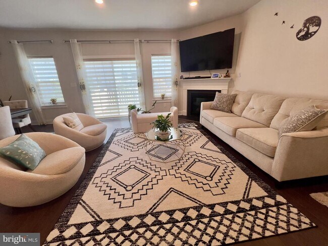 Foto del edificio - 153 Livingston Ln