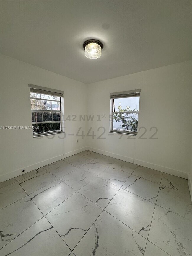 Foto del edificio - 2142 NW 1st St