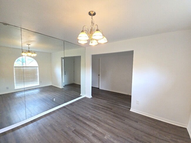 Foto del edificio - 3810 R V Mayfield Dr