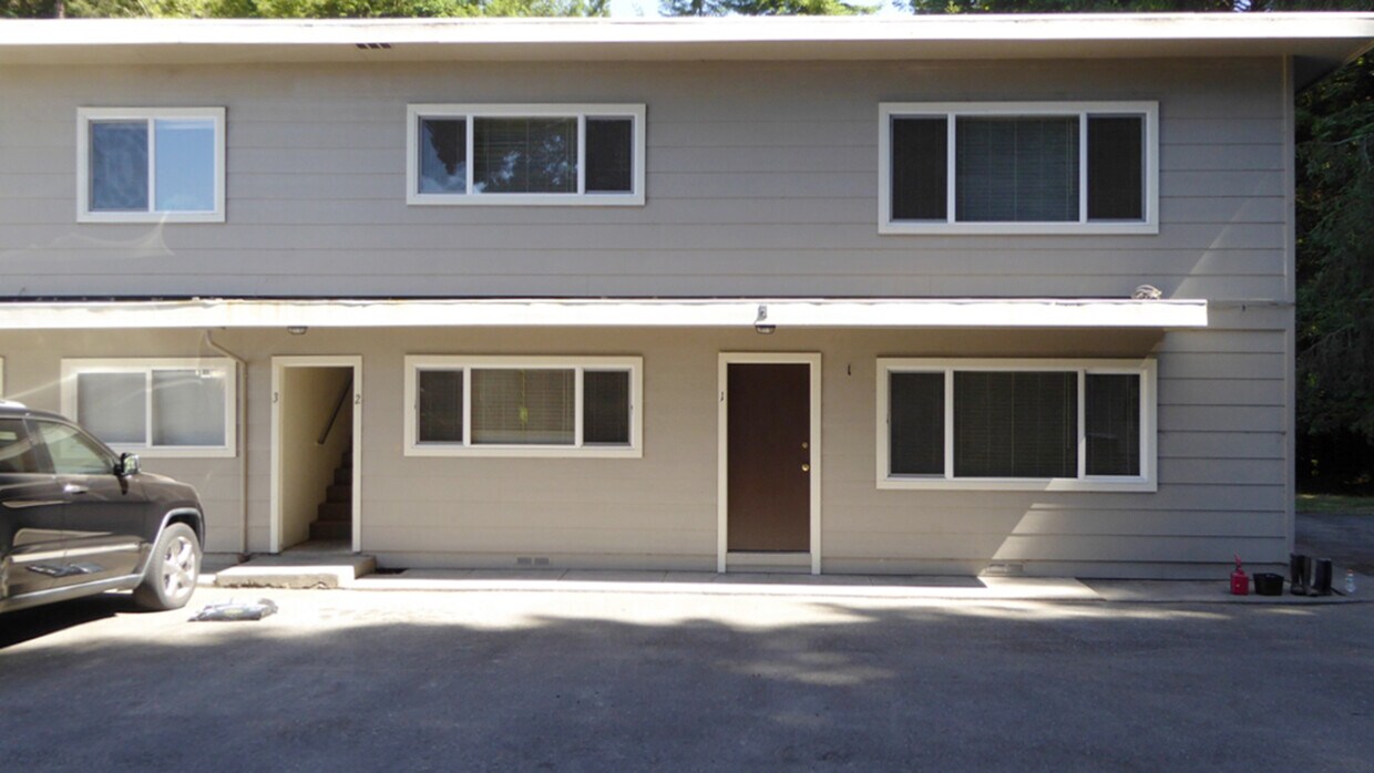 Primary Photo - 2475 Redwood St
