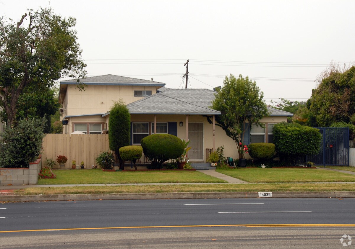 Primary Photo - 14038-14040 Roscoe Blvd
