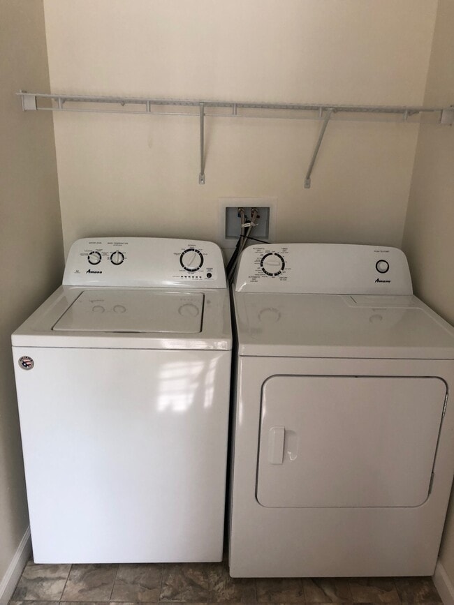 Building Photo - 1109 Ballston Lake Rd