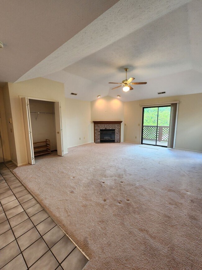 Foto del edificio - Gorgeous Condo Available For Rent in Count...